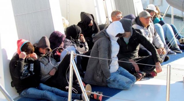 Suriyeliler, Yunanistan diye Türk adasına bırakıldı