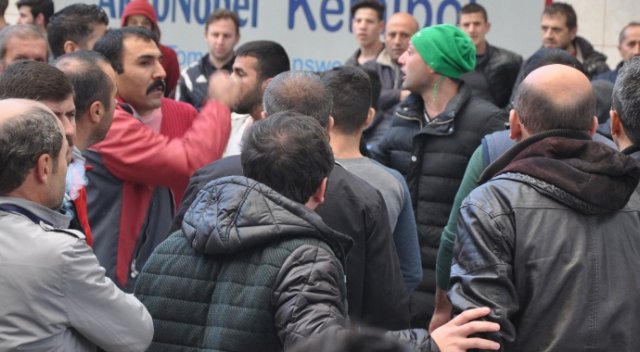 Taraftarlar hakem odasına girmeye çalıştı! Taraftarlar hakem odasına girmeye çalıştı!