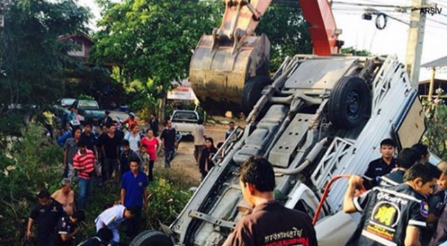 Tayland&#039;da katliam gibi kaza: 18 ölü