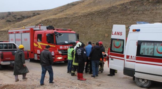 Toprak altında kalan işçi kurtarıldı