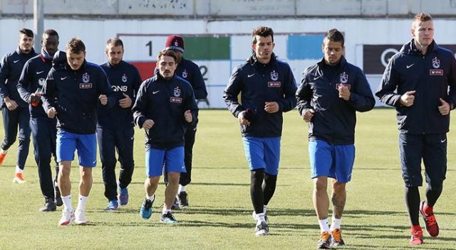 Trabzonspor'un efsaneleri gösteri maçında sahada