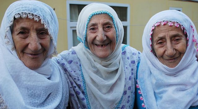Üçüz nineleri ölüm ayırdı
