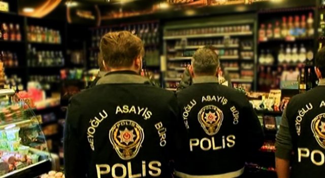 Yılbaşı öncesi Beyoğlu'nda sahte içki denetimi Yılbaşı öncesi Beyoğlu'nda sahte içki denetimi