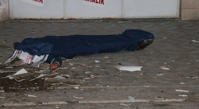 7. kattan beton zemine çakılan şahıs feci şekilde can verdi 7. kattan beton zemine çakılan şahıs feci şekilde can verdi