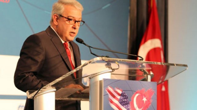 ABD'de Türk Büyükelçi ayakta alkışlandı