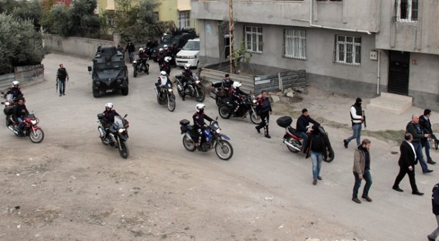 Adana'da 500 polisle operasyon Adana'da 500 polisle operasyon