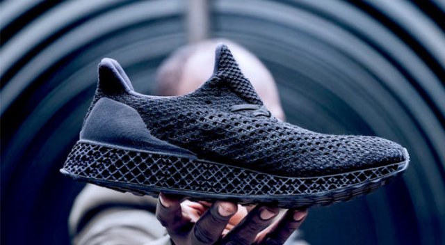 Adidas sınırlı sayıdaki 3D baskılı ayakkabısını satışa sunuyor Adidas sınırlı sayıdaki 3D baskılı ayakkabısını satışa sunuyor