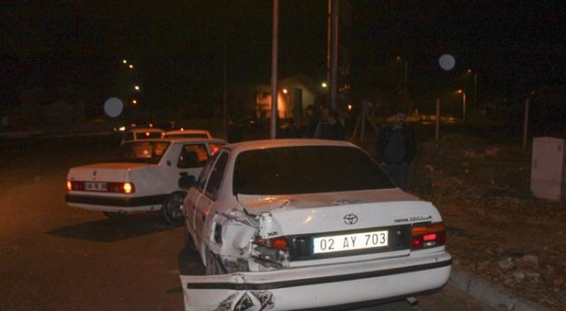 Adıyaman&#039;da otomobiller çarpıştı: 1 ölü