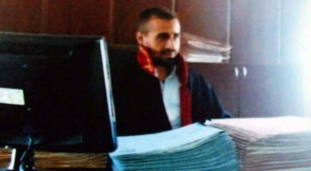 Adliyedeki skandal fotoğraf ortalığı karıştırdı