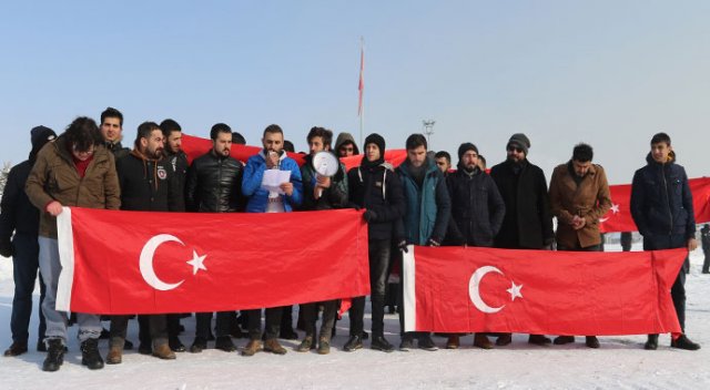 Ağrı İbrahim Çeçen Üniversitesi öğrencilerinden teröre tepki Ağrı İbrahim Çeçen Üniversitesi öğrencilerinden teröre tepki