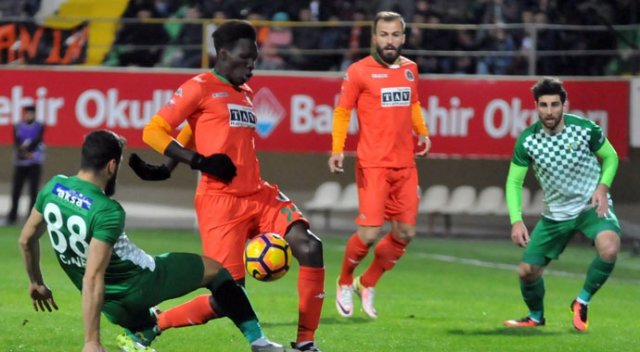 Alanya’da puanlar paylaşıldı Alanya’da puanlar paylaşıldı
