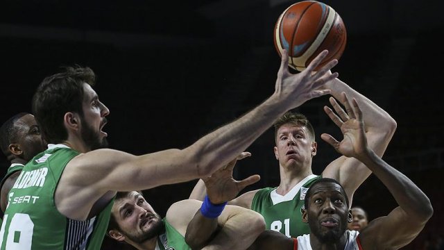 Anadolu Efes 11. galibiyetini aldı Anadolu Efes 11. galibiyetini aldı
