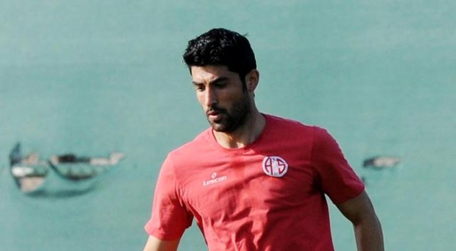 Antalyaspor Aras'la yolunu ayırdı
