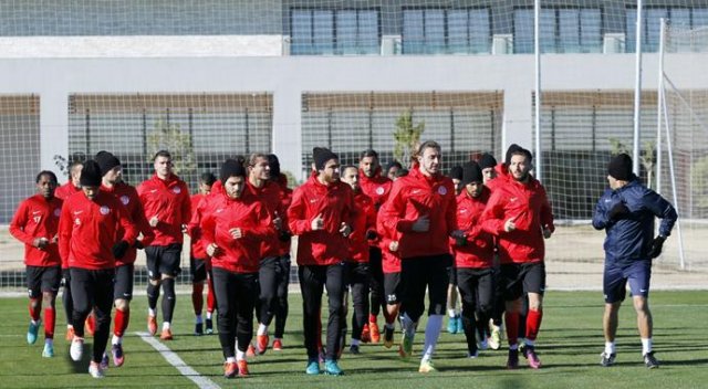 Antalyaspor, Bursaspor maçına yeni tesislerinde hazırlanıyor