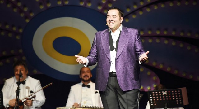 Ata Demirer şehitler için sahne alıyor