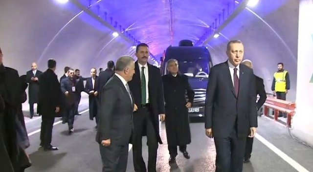 Avrasya Tüneli'nde ilk geçiş Erdoğan'dan Avrasya Tüneli'nde ilk geçiş Erdoğan'dan