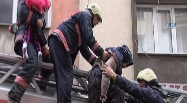 Bahçelievler&#039;de korkutan yangın