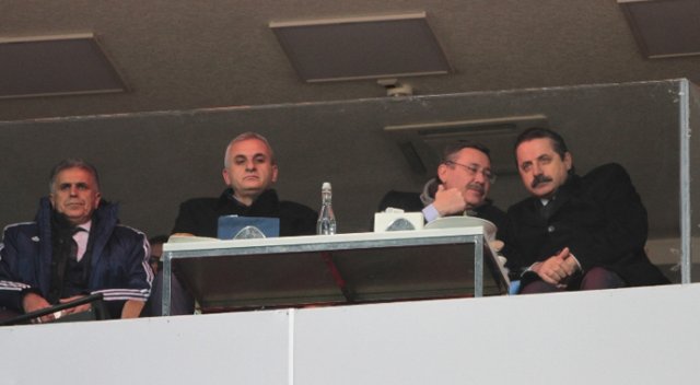 Bakan Çelik Osmanlıspor - Şanlıurfaspor maçını izledi Bakan Çelik Osmanlıspor - Şanlıurfaspor maçını izledi