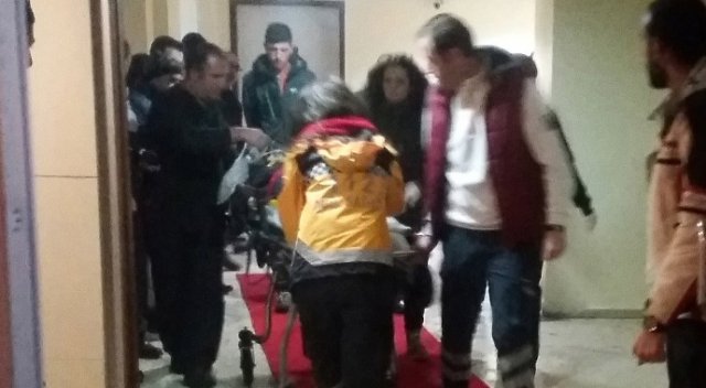 Başına buz kütlesi düşen Suriyeli çocuk ağır yaralandı
