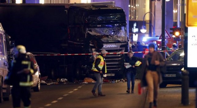 Almanya'nın başkenti Berlin'de TIR pazara girdi! Almanya'nın başkenti Berlin'de TIR pazara girdi!