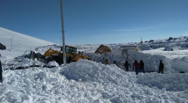 Bingöl&#039;de çığ düştü