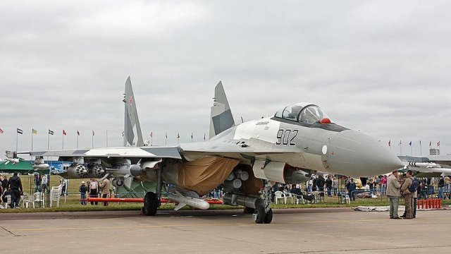 Çin, ilk Su-35 savaş uçağını teslim aldı