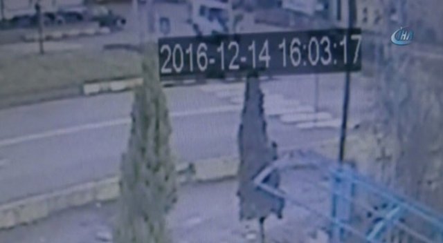 Cipin çarptığı minibüs devrildi: 2 yaralı Cipin çarptığı minibüs devrildi: 2 yaralı