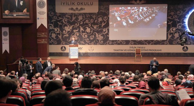 Deniz Feneri genç yüreklere iyiliği aşılıyor