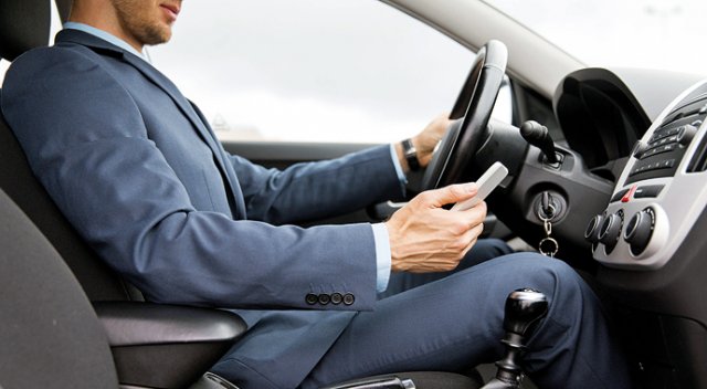 Direksiyonda cep telefonuna 95 TL