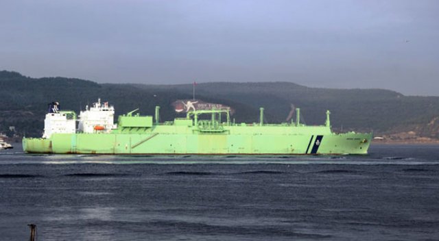 Doğalgaz tankeri boğazı kapattı Doğalgaz tankeri boğazı kapattı
