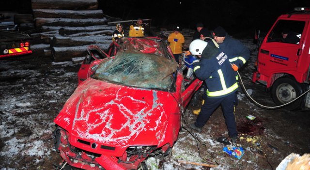 Dün aldıkları otomobille kaza yaptılar: 2&#039;si kardeş 3 ölü