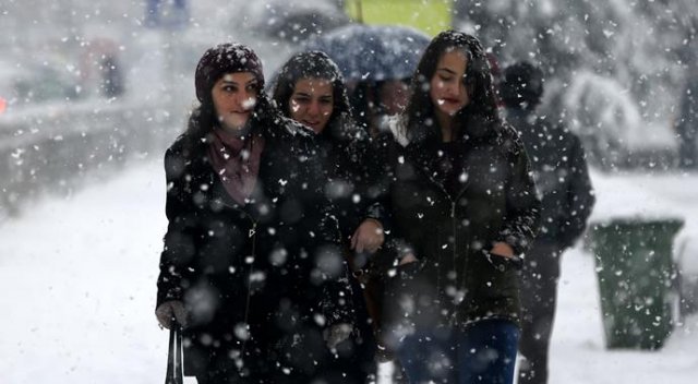 Düzce&#039;de kar yağışı