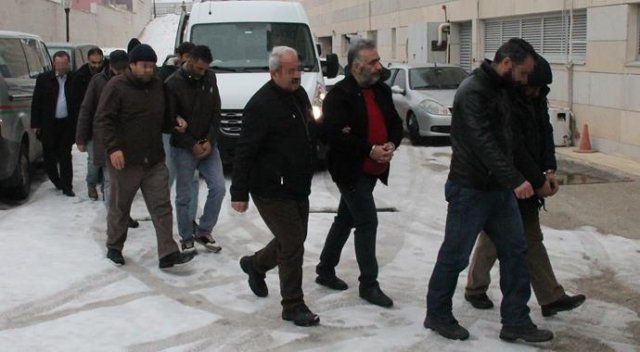 Elazığ'daki PKK soruşturmasında 12 kişi adliyeye sevk edildi Elazığ'daki PKK soruşturmasında 12 kişi adliyeye sevk edildi