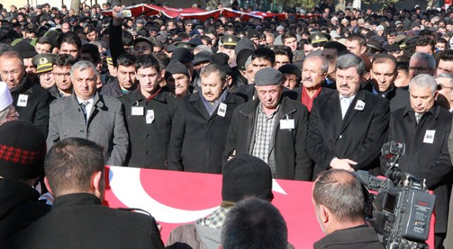 Fırat Kalkanı şehidi son yolculuğuna uğurlandı Fırat Kalkanı şehidi son yolculuğuna uğurlandı