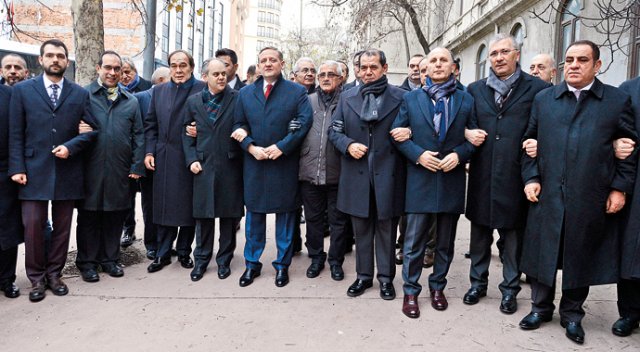 Futbol ailesi şehitler için tek yürek oldu, teröre karşı sahaya!