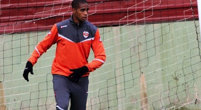 Golle tanışamayan Edgar şans bekliyor