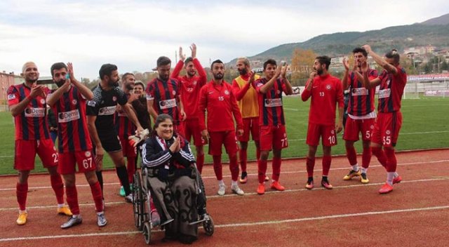 Gönül verdiği futbol takımına destek oldu