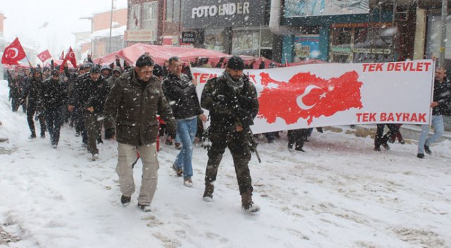 Hakkari'de binlerce kişi terörü protesto etti