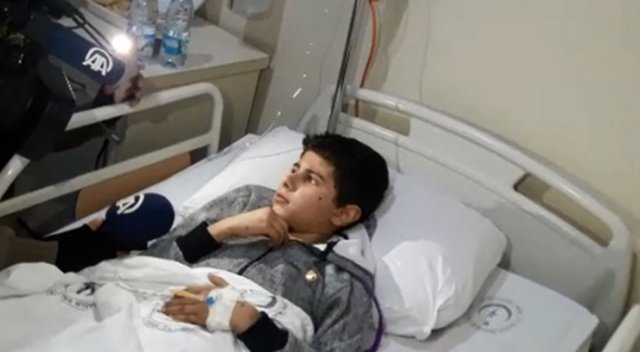 Halepli çocuk: 'Yolda yürürken bombalar yağıyordu' Halepli çocuk: 'Yolda yürürken bombalar yağıyordu'