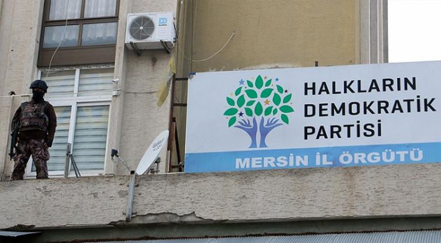 HDP Mersin İl Başkanlığında arama başlatıldı HDP Mersin İl Başkanlığında arama başlatıldı