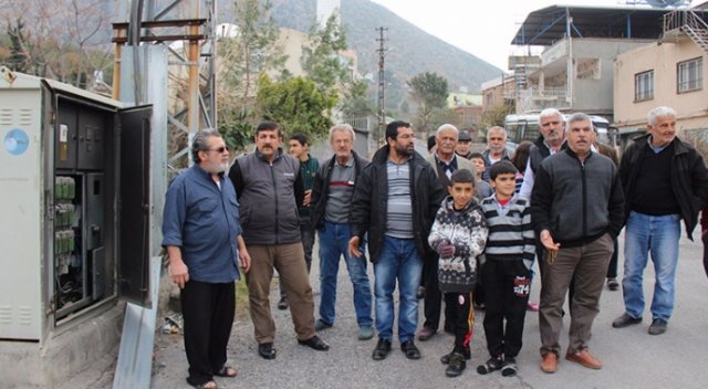 Hırsızlar mahalleyi 5 gündür karanlıkta bıraktı