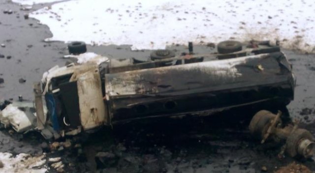 Iğdır'da tanker şarampole yuvarlandı: 1 ölü 2 yaralı Iğdır'da tanker şarampole yuvarlandı: 1 ölü 2 yaralı