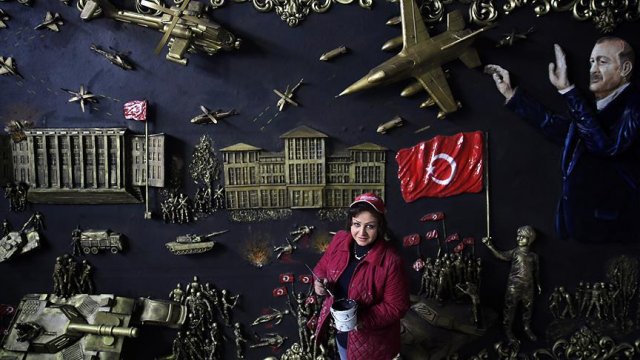 İranlı heykeltıraştan '15 Temmuz' tablosu İranlı heykeltıraştan '15 Temmuz' tablosu
