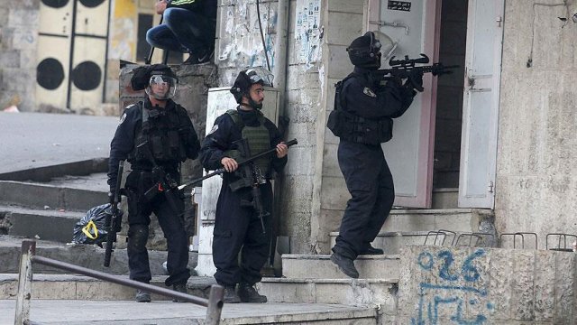 İsrail polisi Doğu Kudüs'te 24 Filistinliyi gözaltına aldı İsrail polisi Doğu Kudüs'te 24 Filistinliyi gözaltına aldı