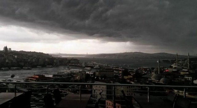 İstanbul'a yeni uyarı: Bugün yağmur, yarın... İstanbul'a yeni uyarı: Bugün yağmur, yarın...