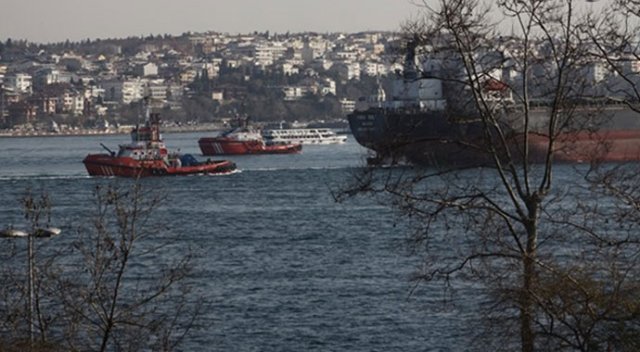 İstanbul Boğazı&#039;nda faciadan dönüldü