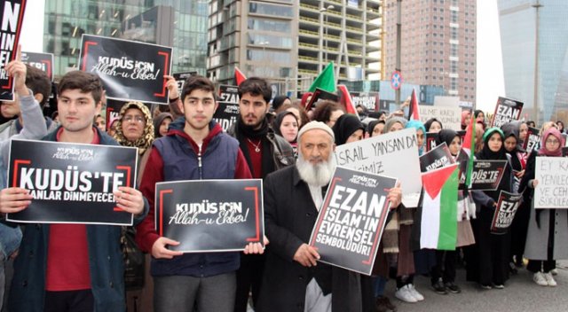 İstanbul’da İsrail’e ezan protestosu İstanbul’da İsrail’e ezan protestosu