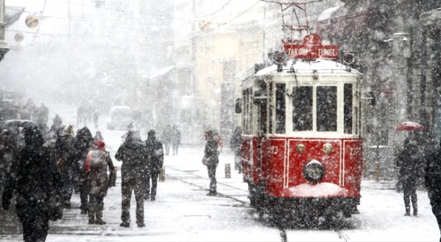 İstanbul&#039;da kar başladı