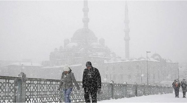İstanbul'da kar yağışı başladı! İstanbul'da kar yağışı başladı!