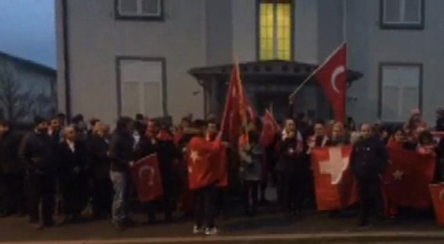 İsviçre’deki Türkler terörü lanetledi İsviçre’deki Türkler terörü lanetledi